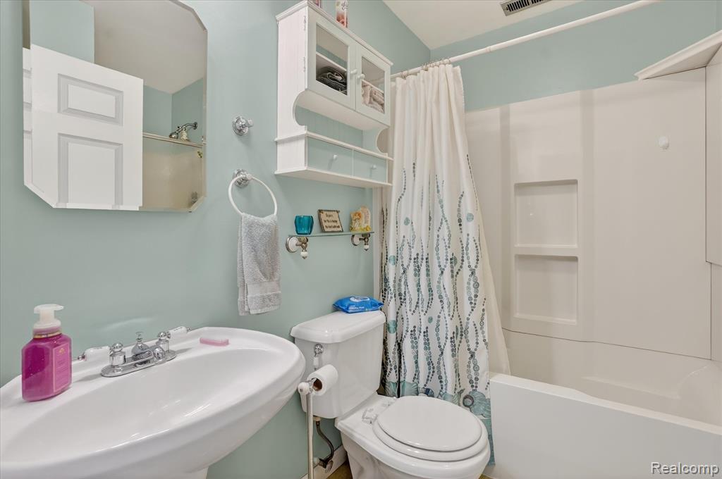 9102 N Genesee Road, Mount Morris, MI 48458 — Photo 21