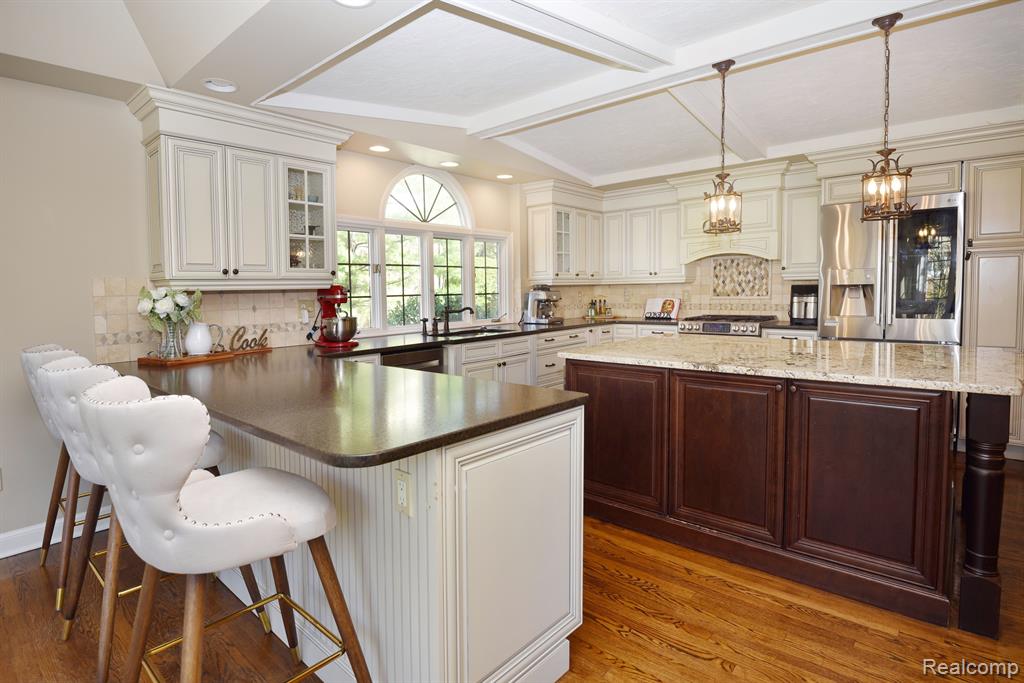 5687 GREENHILL Drive, Troy, MI 48098 — Photo 12