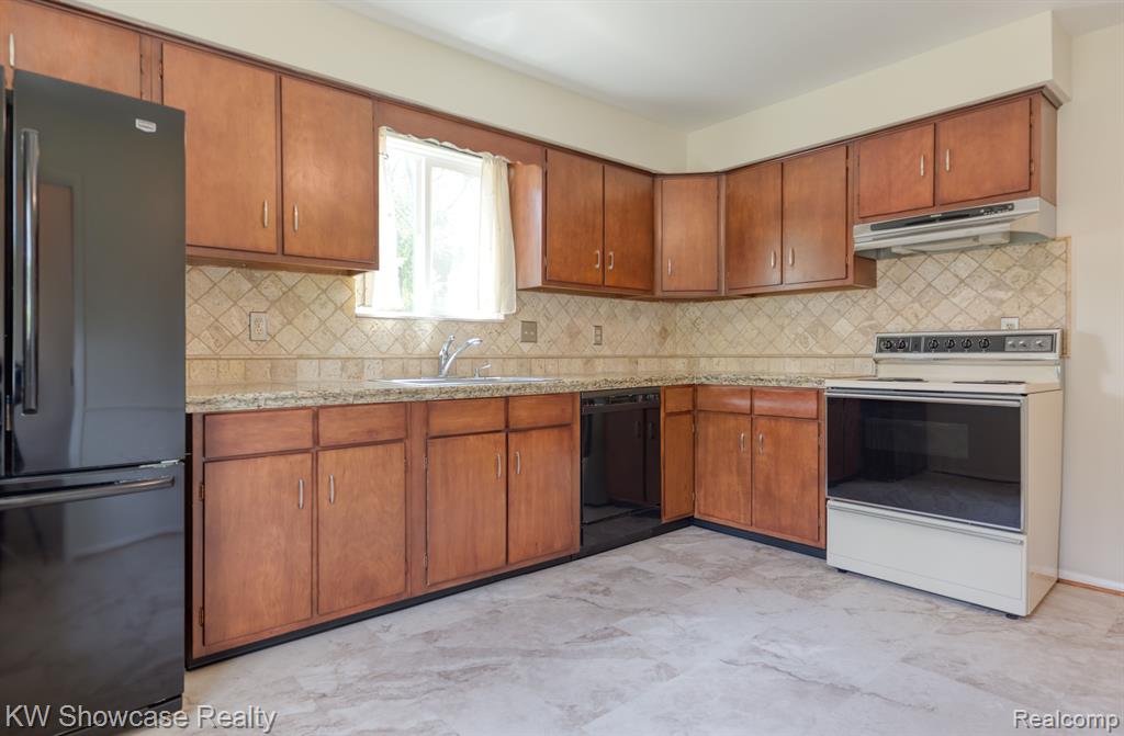 4035 CIRCLE Boulevard, West Bloomfield, MI 48323 — Photo 4