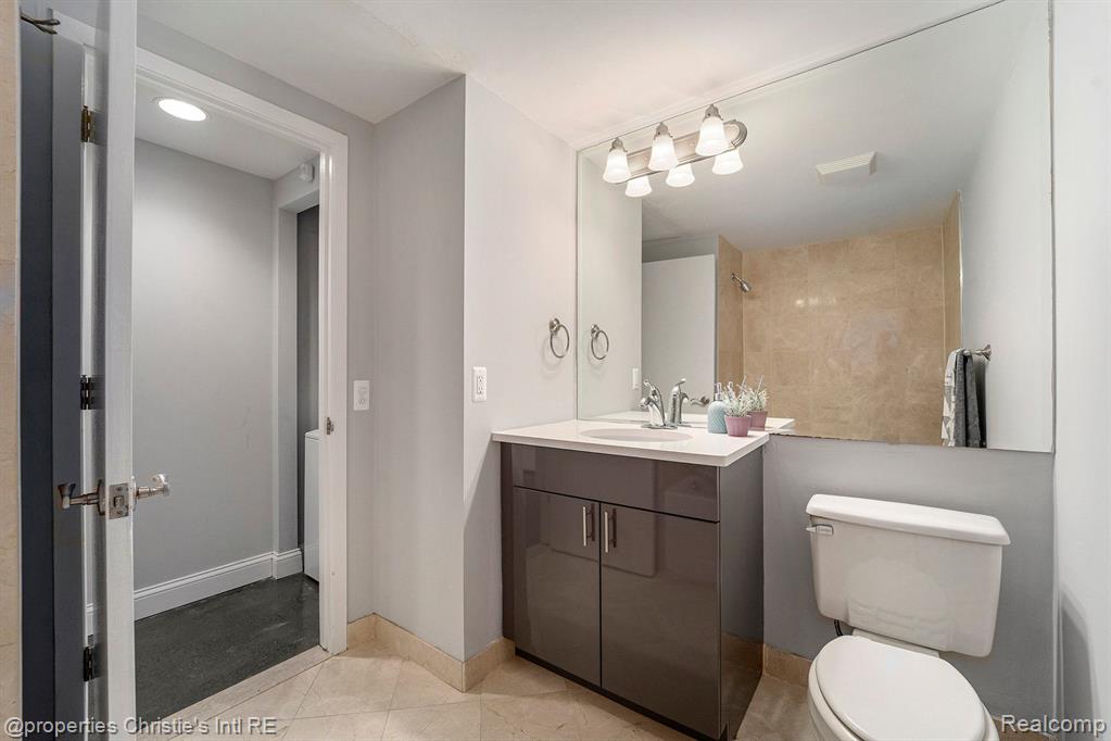 3320 Spinnaker Lane, 9E, Detroit, MI 48207 — Photo 14