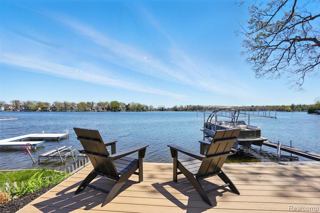 807 PINE TREE Road W, Lake Orion, MI 48362 — Photo 24