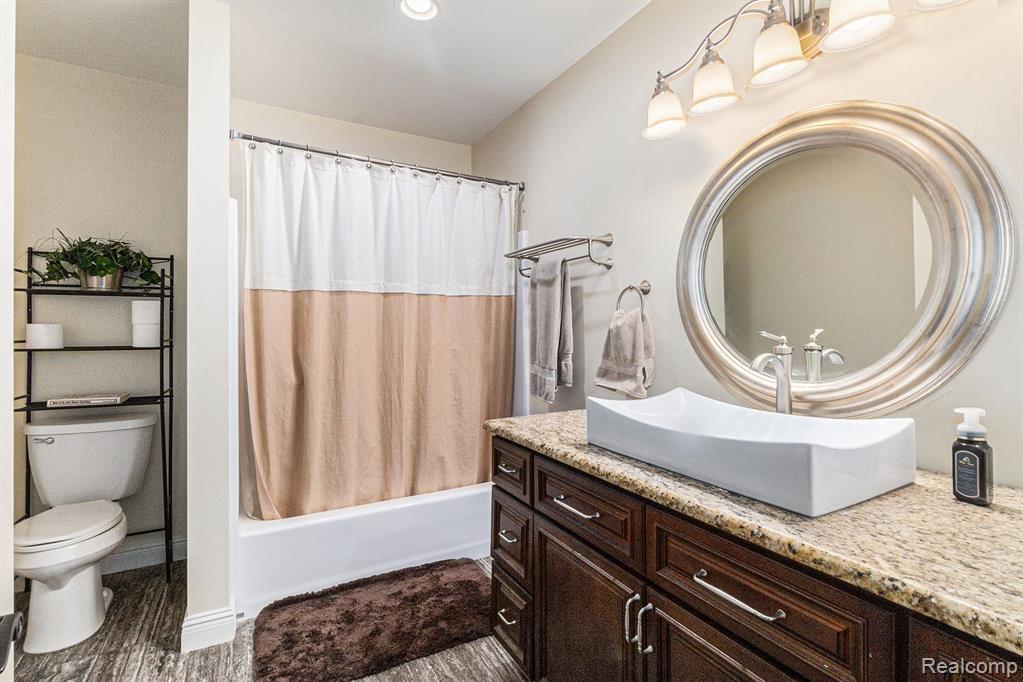 7196 MANOR Lane, Fowlerville, MI 48836 — Photo 35