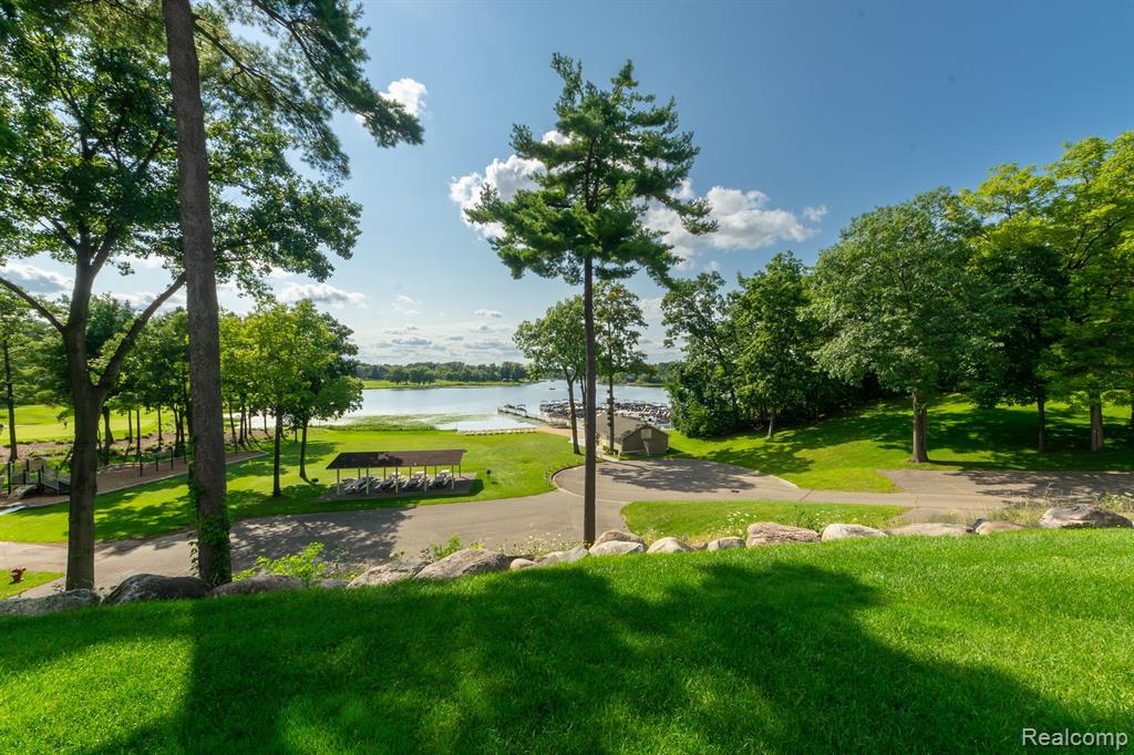 4475 Golf View Drive, Brighton, MI 48116 — Photo 36