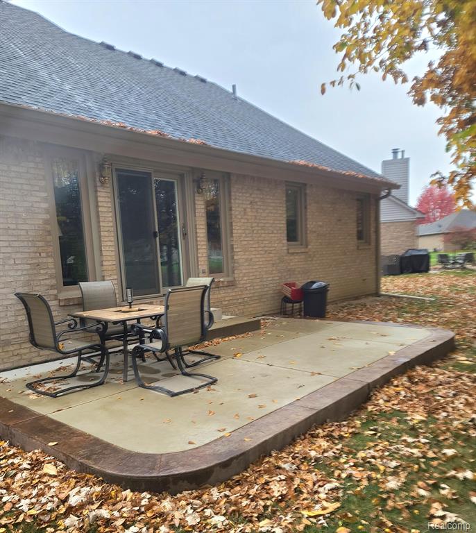 43201 POINTE Drive, Clinton Twp, MI 48038 — Photo 3