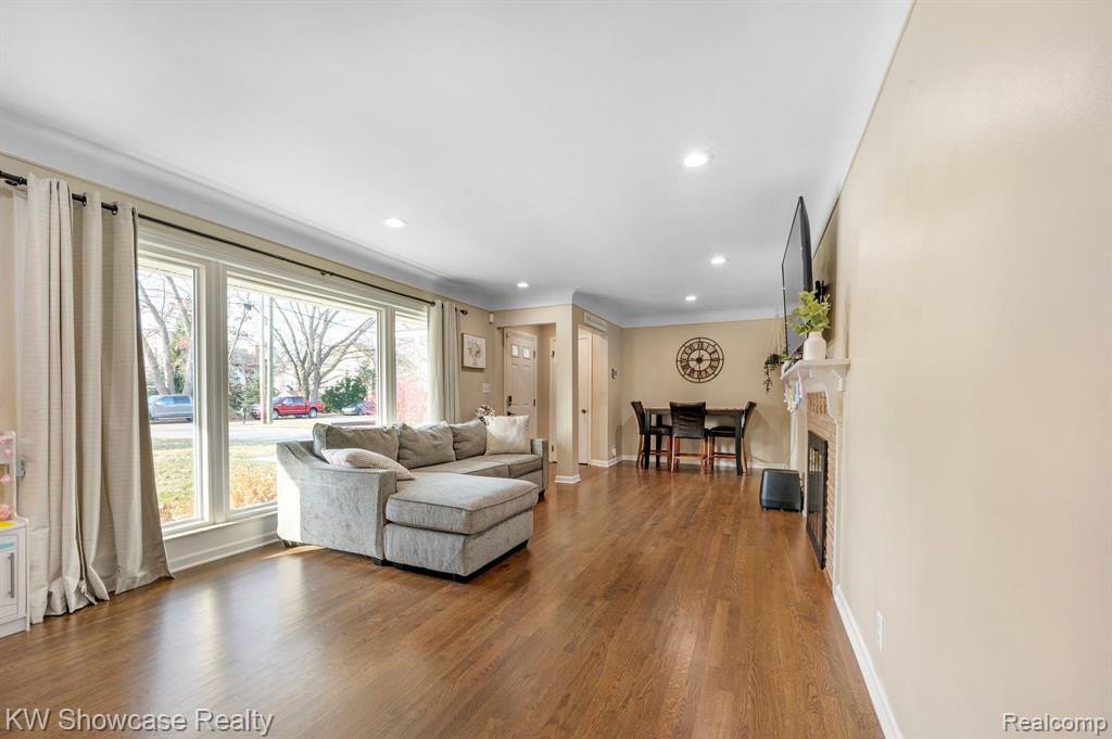 8634 GOLFSIDE Drive, Commerce Twp, MI 48382 — Photo 10