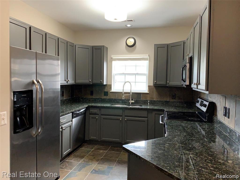 7211 Addington Drive, Commerce Twp, MI 48390 — Photo 3