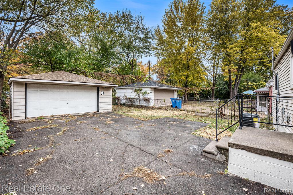 4558 Universal Street, Dearborn Heights, MI 48125 — Photo 17