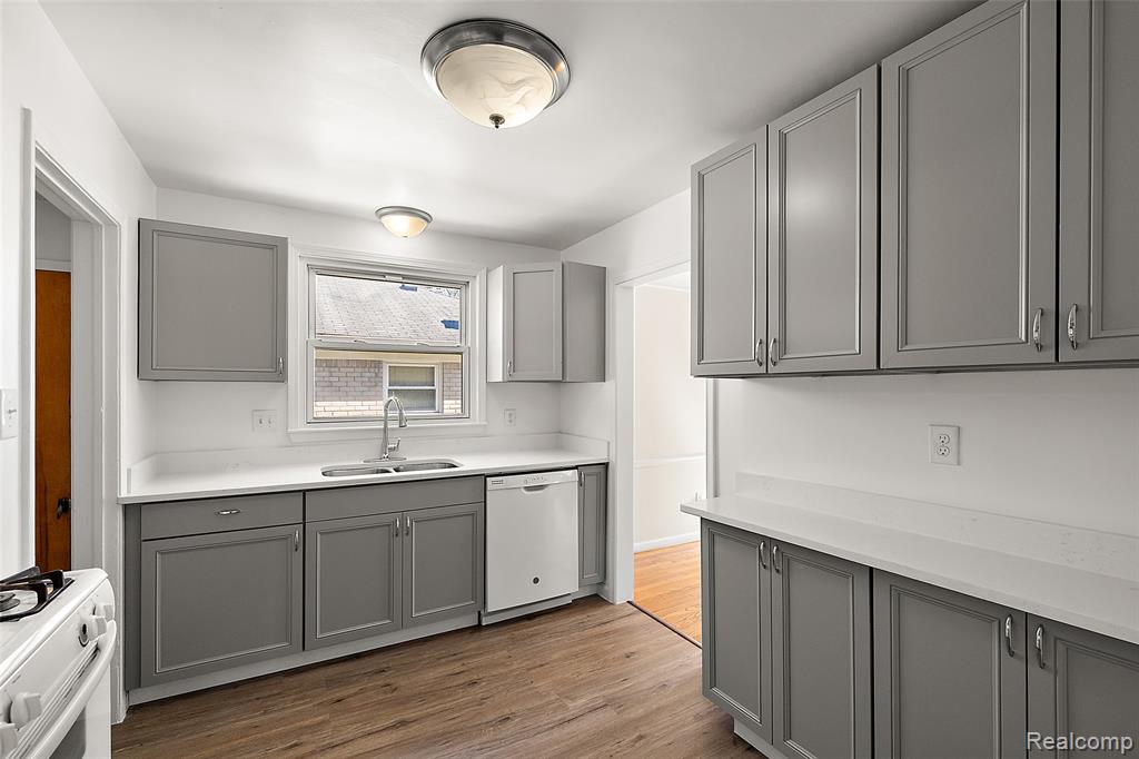 20879 Beaufait Street, Harper Woods, MI 48225 — Photo 15