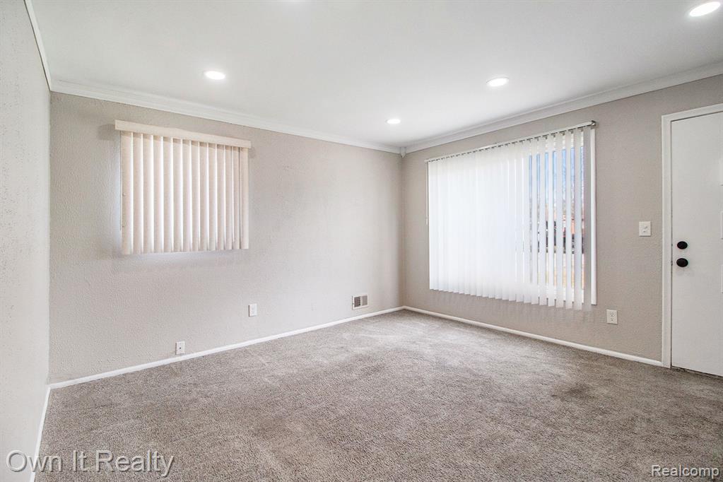 4992 MCKINLEY Street, Dearborn Heights, MI 48125 — Photo 6