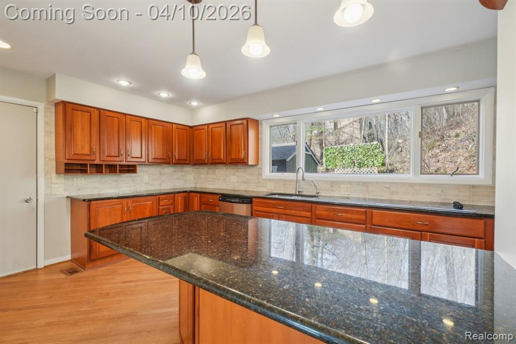 8933 Minne Wanna Road, Clarkston, MI 48348 — Photo 13