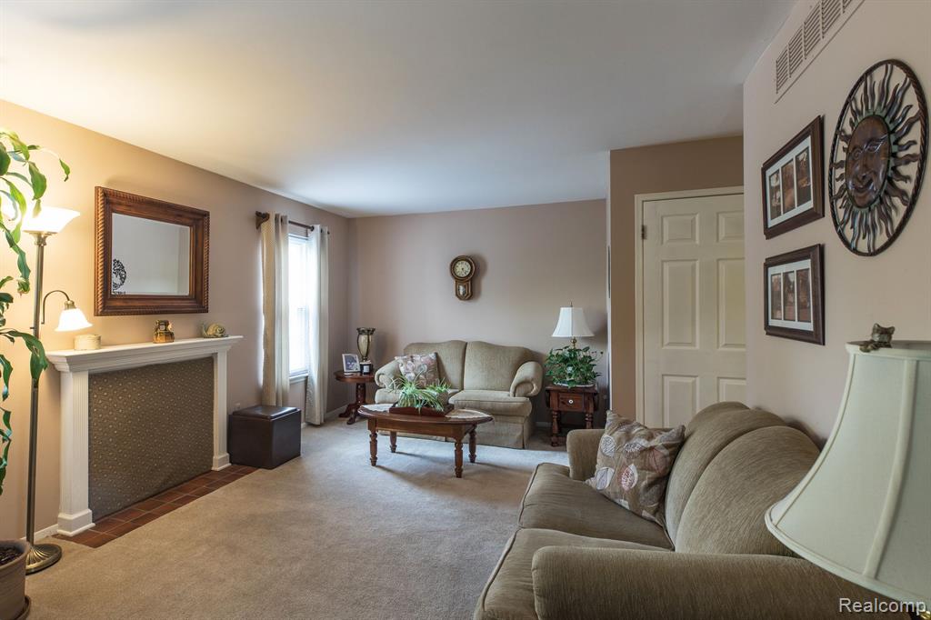 41769 ONAWAY Drive, Northville, MI 48167 — Photo 4