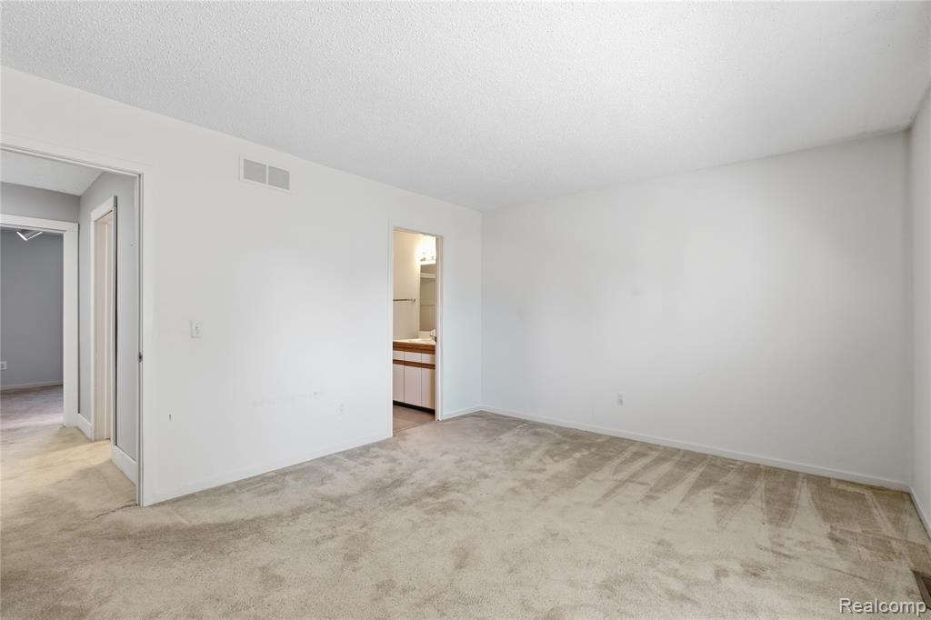 5736 Woodland View, Clarkston, MI — Photo 29