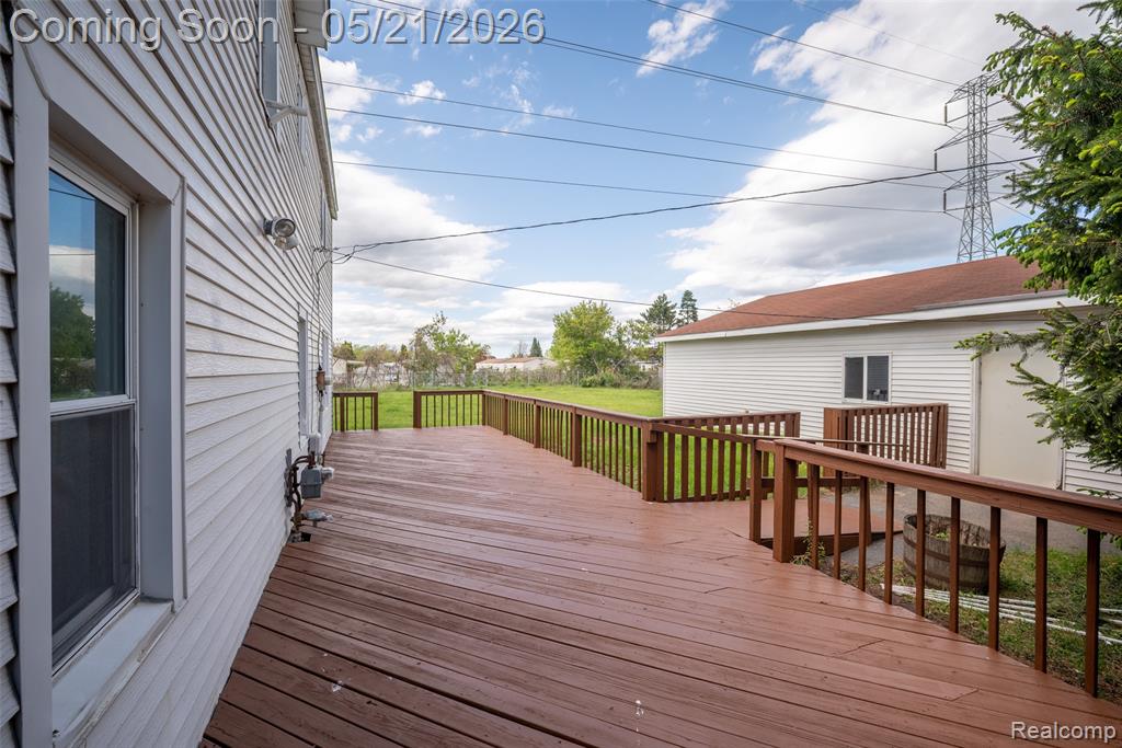 420 Wellsboro Street, Walled Lake, MI 48390 — Photo 31