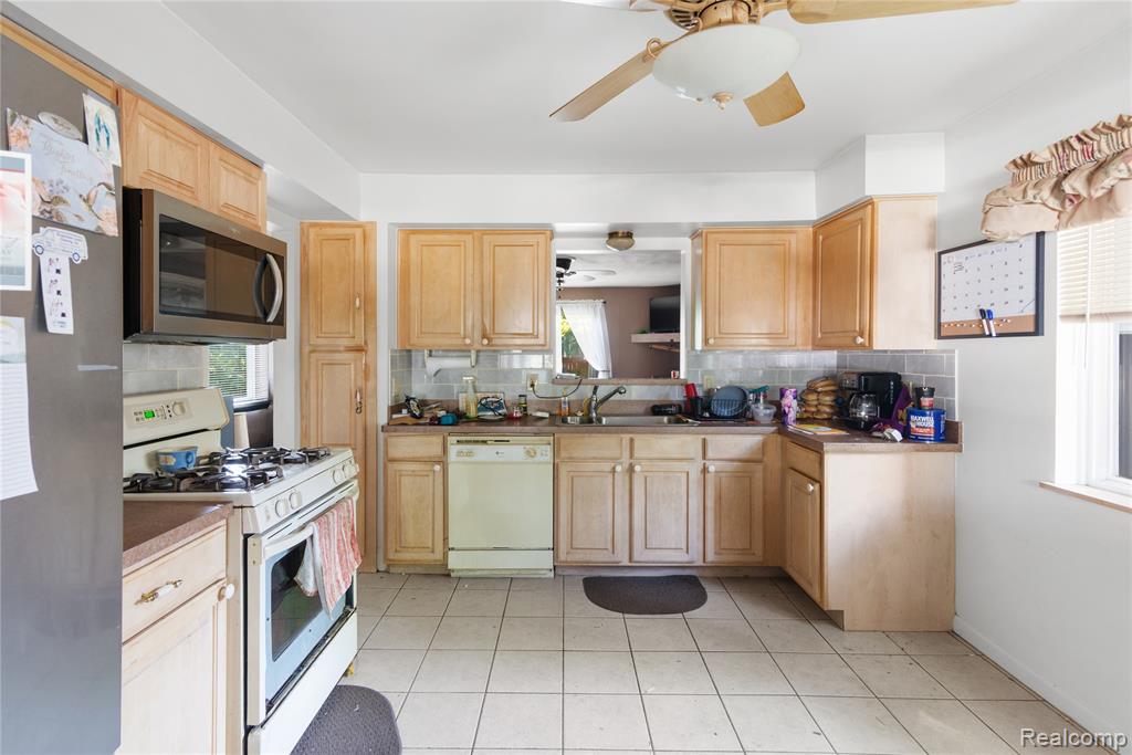 750 N Hagadorn Street, South Lyon, MI 48178 — Photo 8