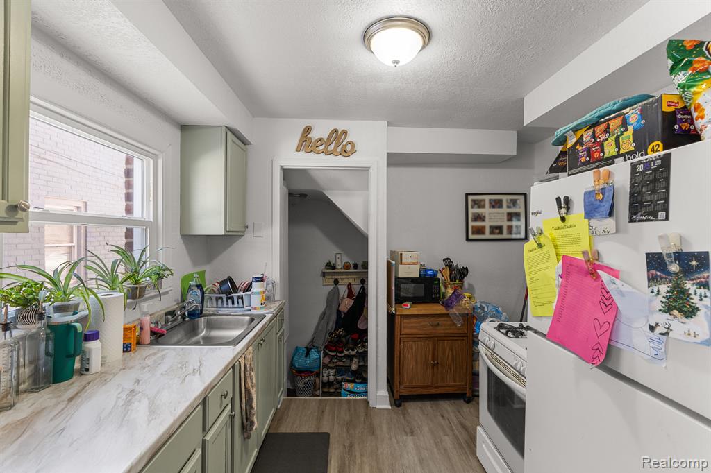 9589 MANSFIELD Street, Detroit, MI 48227 — Photo 6