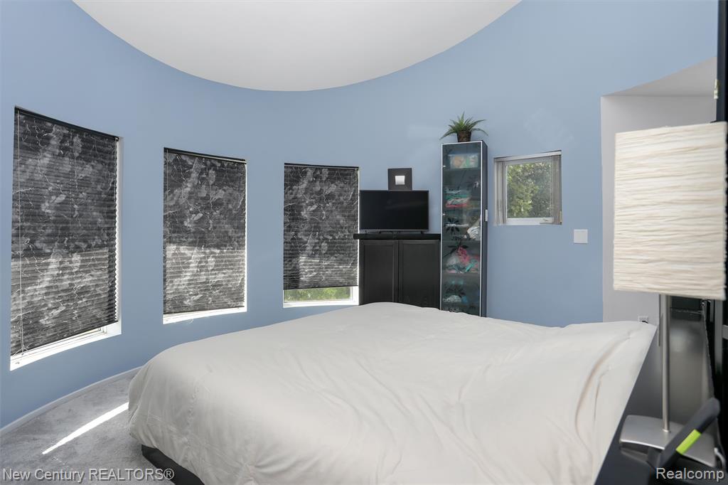 275 Angola Street, Wolverine Lake, MI 48390 — Photo 43