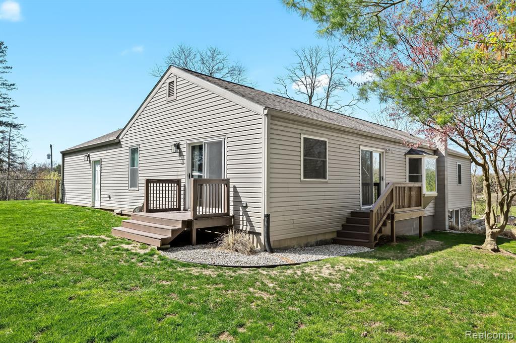 9248 HARTLAND Road, Fenton, MI 48430 — Photo 29