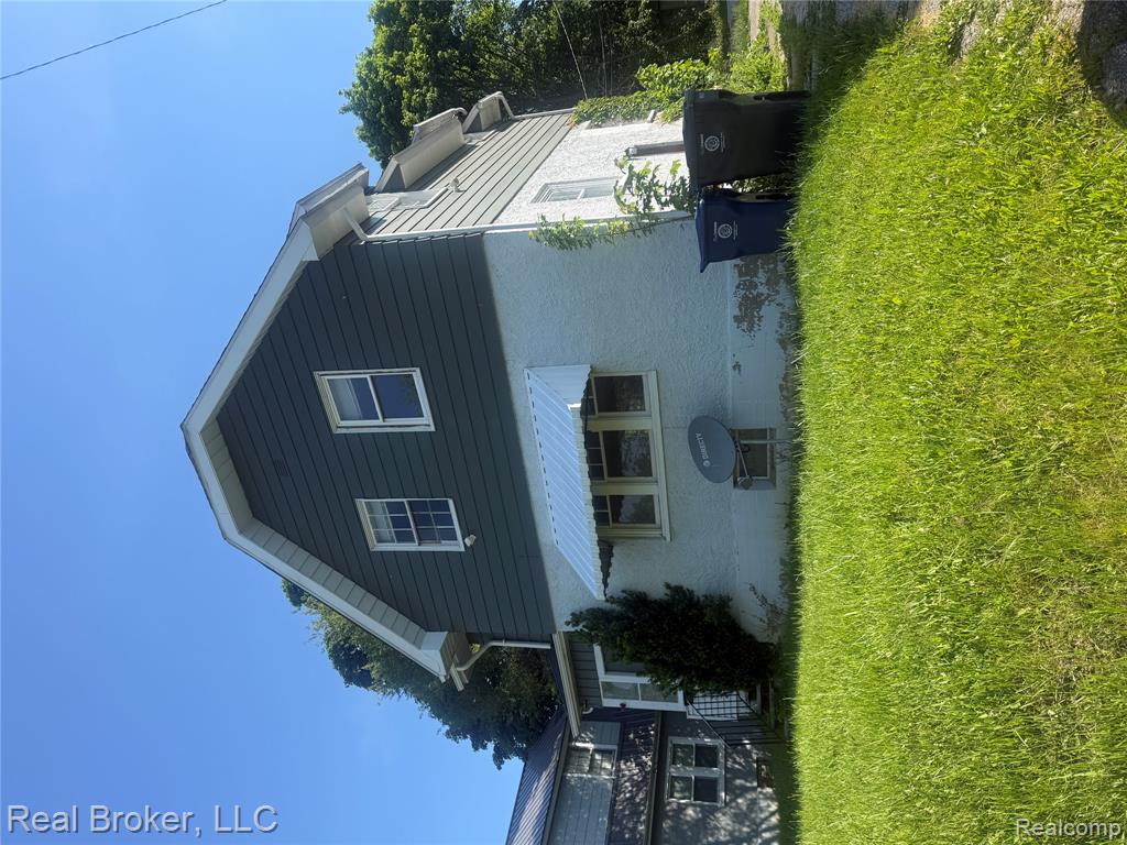 958 N Chevrolet Avenue, Flint, MI 48504 — Photo 2