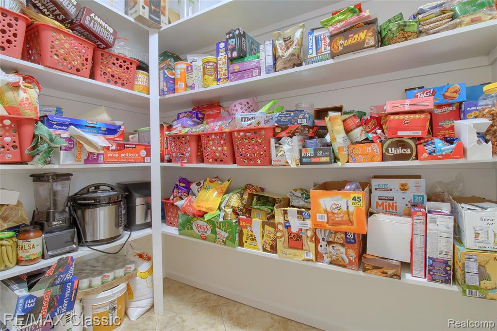761 Nissen Court, Wixom, MI 48393 — Photo 17