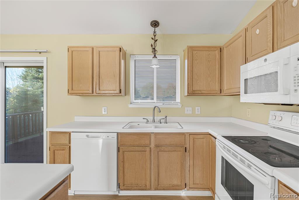 6068 Hearthside Place, Grand Blanc, MI 48439 — Photo 30