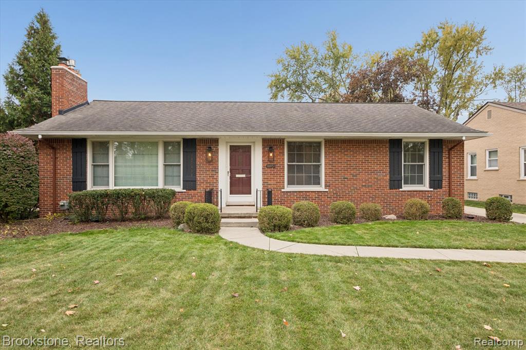 16951 Locherbie Avenue, Beverly Hills, MI 48025 — Photo 2