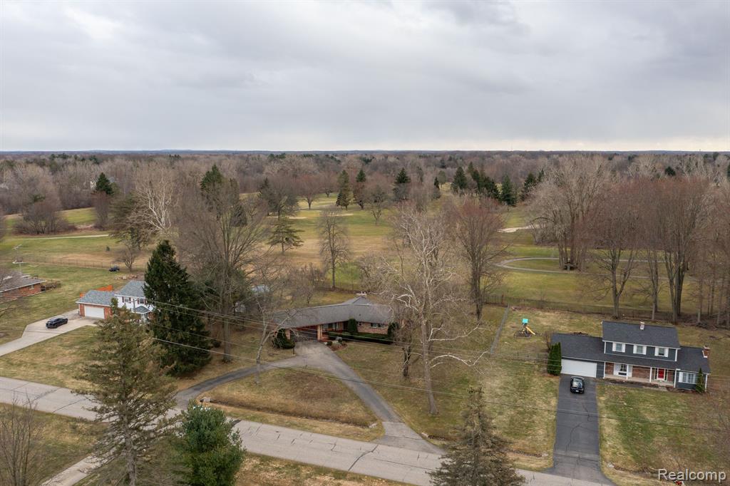 6226 GOLFVIEW Drive, Burton, MI 48509 — Photo 3