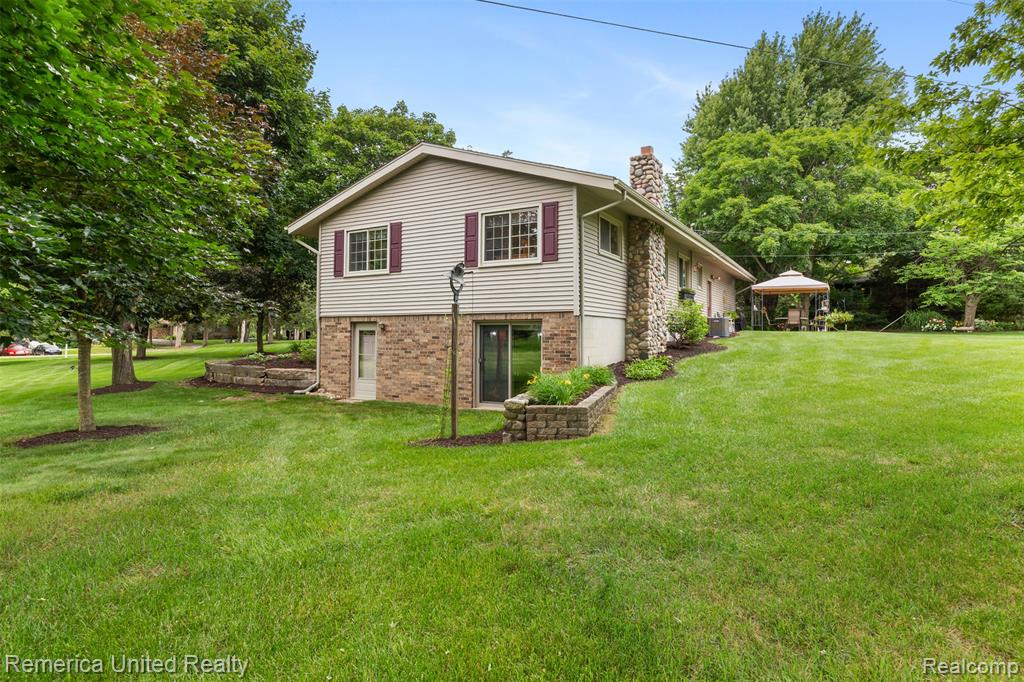 8763 Bishop Road, Brighton, MI 48116 — Photo 28