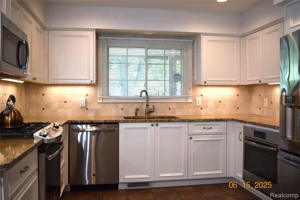 6560 Perham Drive, West Bloomfield, MI — Photo 26
