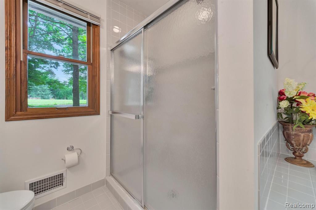 573 NAKOMIS Trail, Lake Orion, MI 48362 — Photo 34