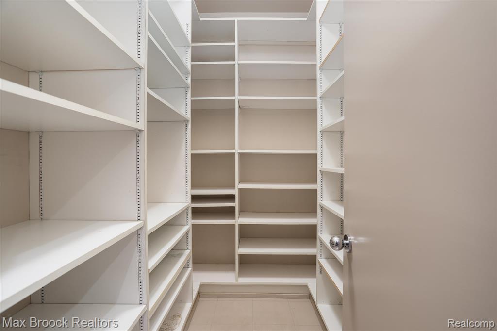 4366 KAREN Lane, Bloomfield Hills, MI 48302 — Photo 30