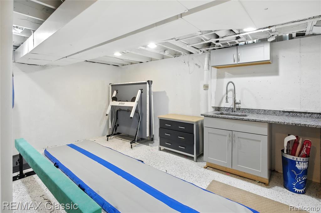 7027 Beverly Crest Drive, West Bloomfield, MI — Photo 22