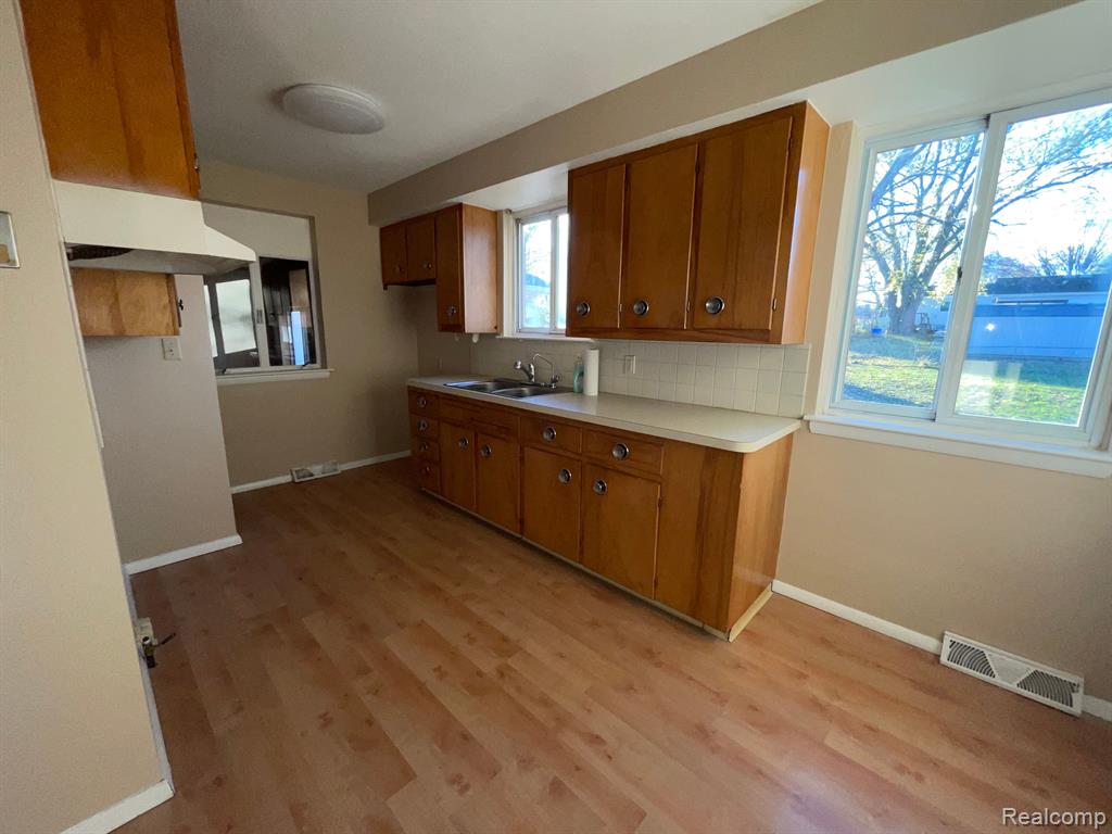 4201 N GENESEE Road, Flint, MI 48506 — Photo 11