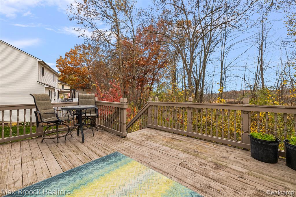 437 Cove View Drive, Waterford, MI 48327 — Photo 24