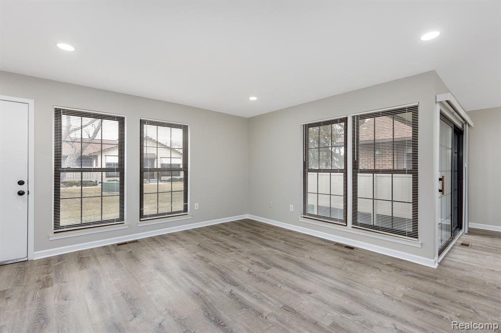 40440 NEWPORT Drive, Plymouth, MI 48170 — Photo 6