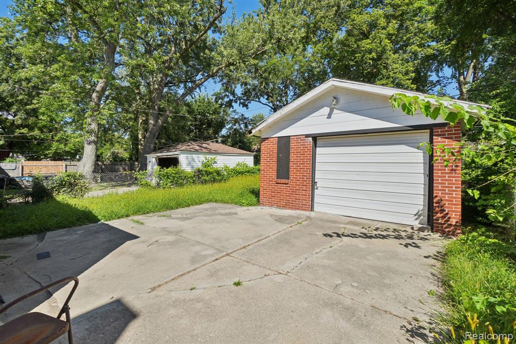 9976 Warwick Street, Detroit, MI 48228 — Photo 31