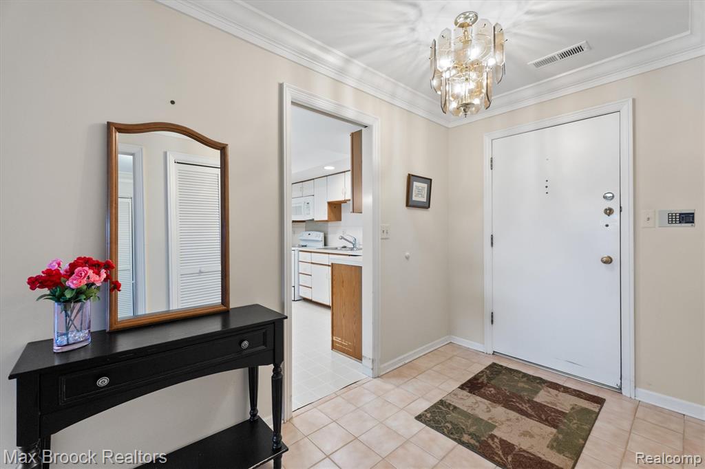 19710 W 13 Mile Road, 210, Beverly Hills, MI 48025 — Photo 10