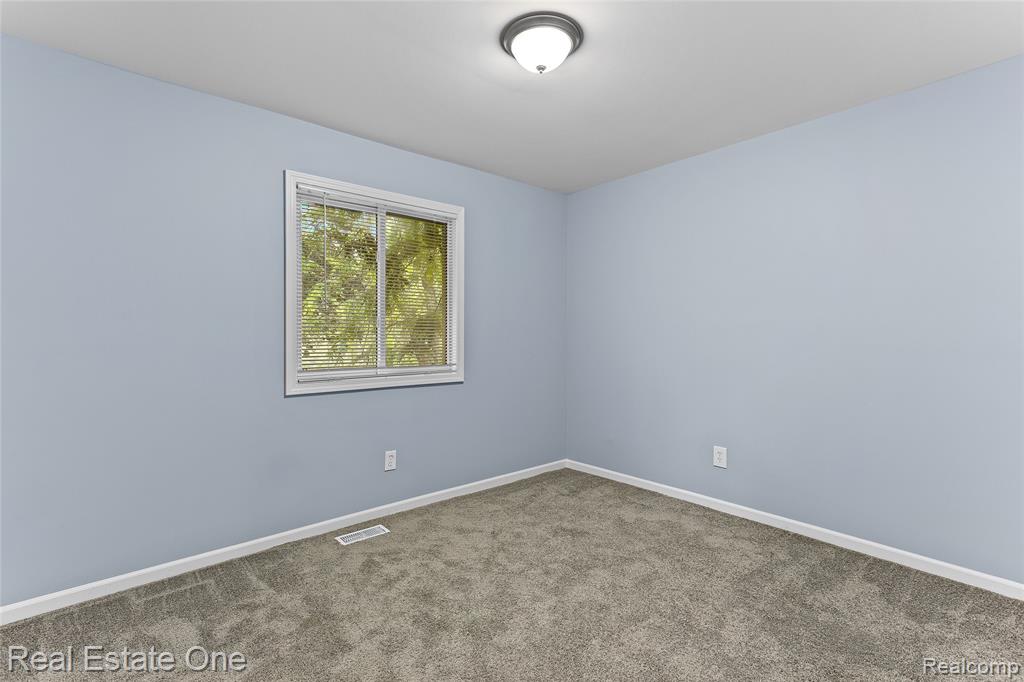 2509 Golden Shores Drive, Fenton, MI 48430 — Photo 11
