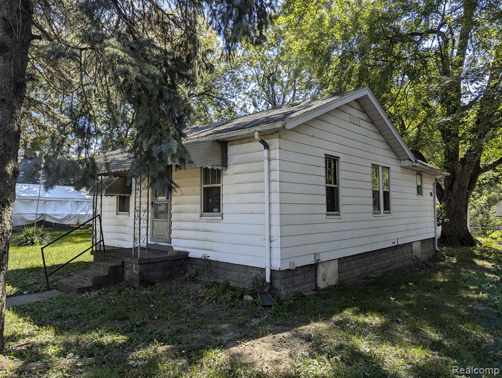 69 W RUTGERS Avenue, Pontiac, MI 48340 — front exterior