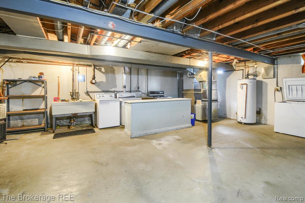 6228 Greenview Drive, Burton, MI 48509 — Photo 47