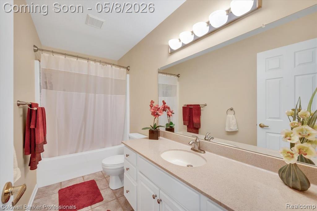 2243 Ridgemoor Court, Burton, MI 48509 — Photo 24
