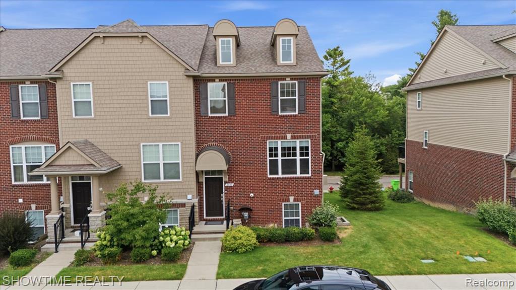 2849 Hartwick Drive, Rochester, MI 48307