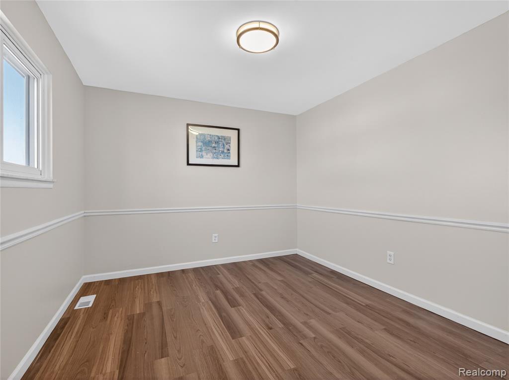 4667 Bloomfield Drive, Sterling Heights, MI 48310 — Photo 28