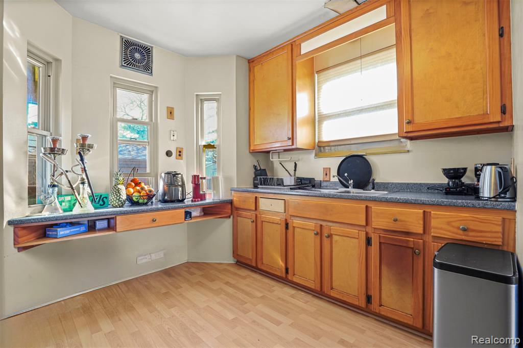 5910 Kendal Street, Dearborn, MI 48126 — Photo 16