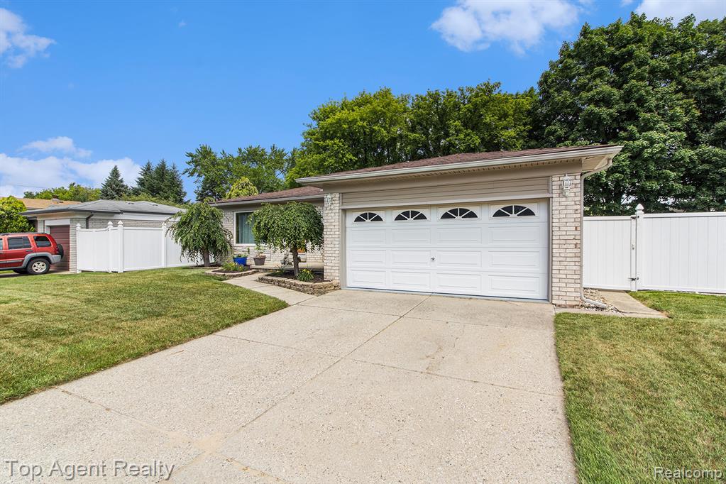 43954 McLean Drive, Sterling Heights, MI 48313 — Photo 3