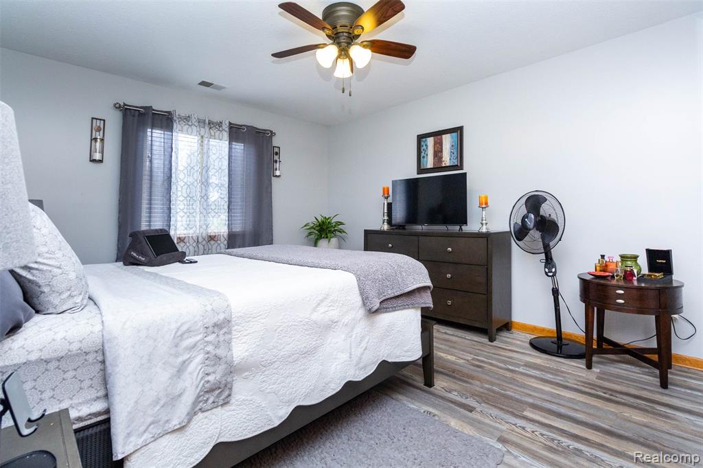 9747 Wildflower Court, Van Buren, MI 48111 — Photo 15