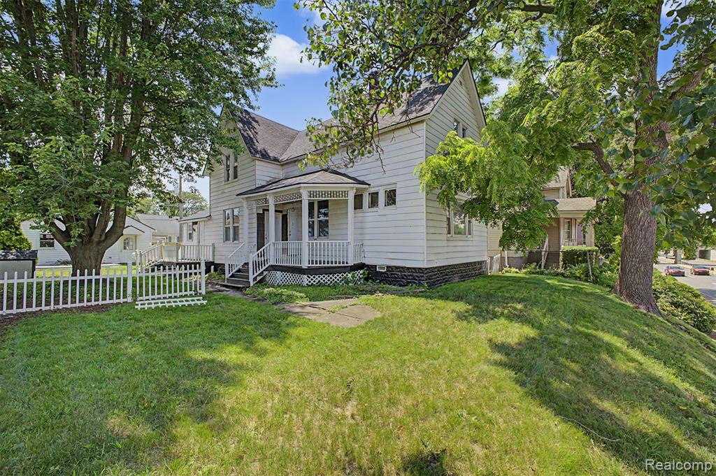 725 Eureka Road, Wyandotte, MI 48192