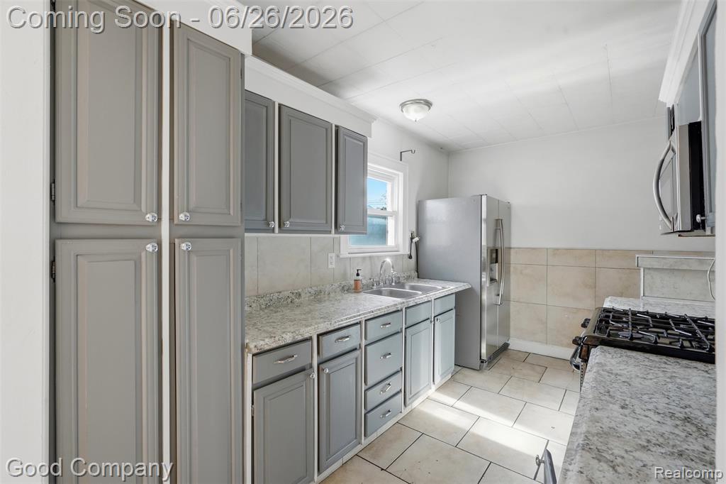 520 E Muir Avenue, Hazel Park, MI 48030 — Photo 12