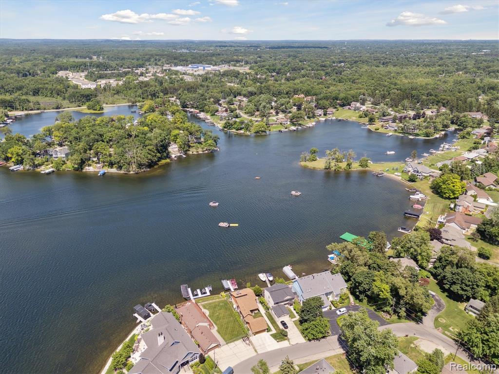 319 Angola Street, Wolverine Lake, MI 48390 — Photo 58