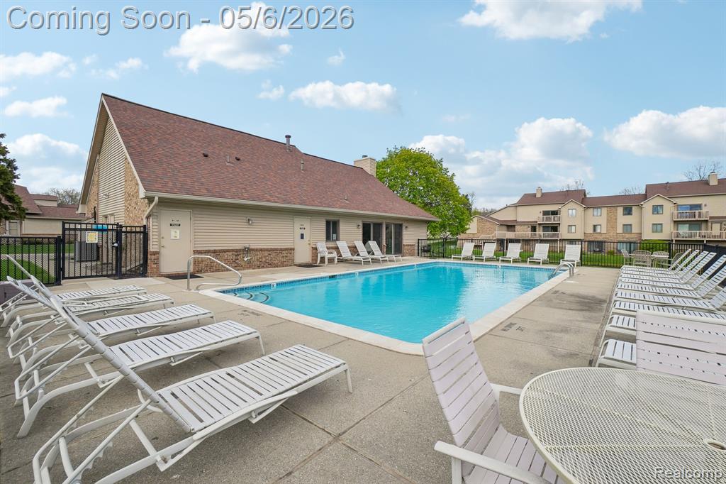 7132 Clements, West Bloomfield, MI — Photo 2