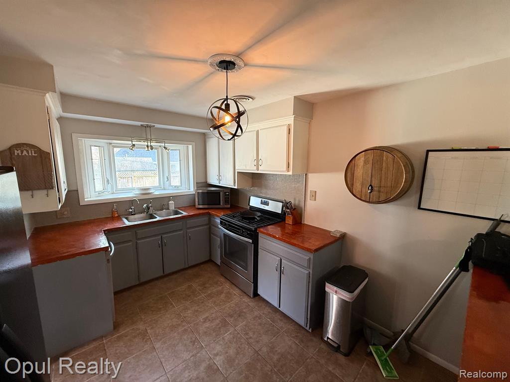 42569 FIVE MILE Road, Plymouth, MI 48170 — Photo 10